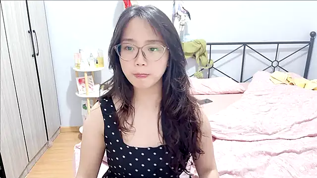 Snapshot of Hmm_0303 chatting on May 2026 04:45:01 PM Hmm 0303 online show from May 2026 04:45:01 PM