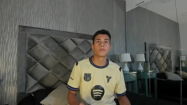 Snapshot of Dominic_Burk chatting on November 2025 07:15:01 PM Dominic Burk online show from November 2025 07:15:01 PM