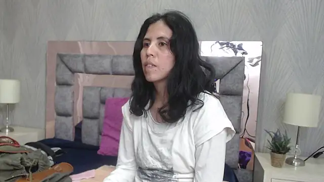 GiselaZivic online show from December 2025 07:41:02 PM