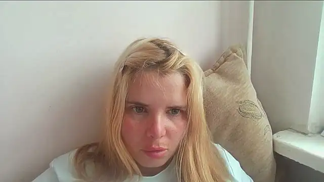 Snapshot of HornyElena chatting on June 2026 03:23:02 PM HornyElena online show from June 2026 03:23:02 PM