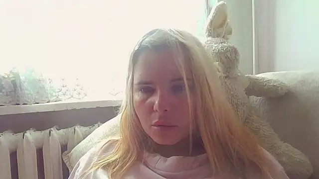 Snapshot of HornyElena chatting on June 2026 08:39:01 AM HornyElena online show from June 2026 08:39:01 AM