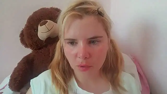Snapshot of HornyElena chatting on June 2026 08:19:01 AM HornyElena online show from June 2026 08:19:01 AM