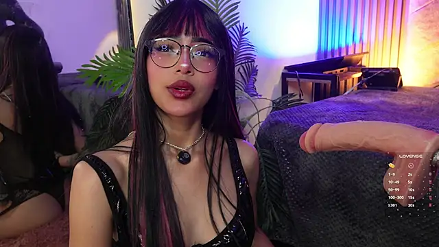 Snapshot of _ViolletteNoir_ chatting on April 2026 08:34:01 PM ViolletteNoir online show from April 2026 08:34:01 PM