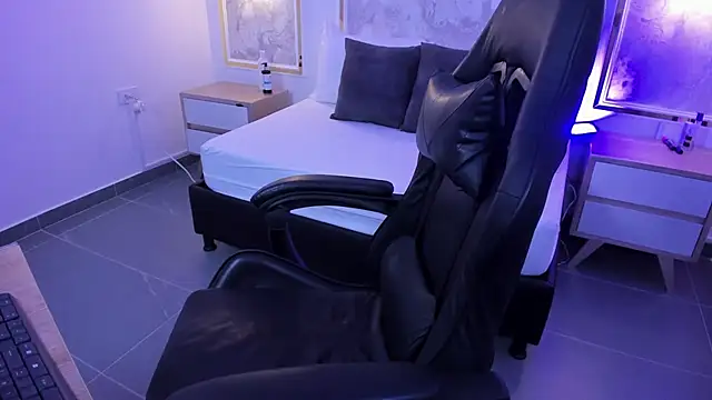 coral rosse  online show from December 2025 02:31:02 AM