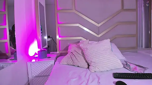 SashaMorelli online show from December 2025 01:38:02 PM