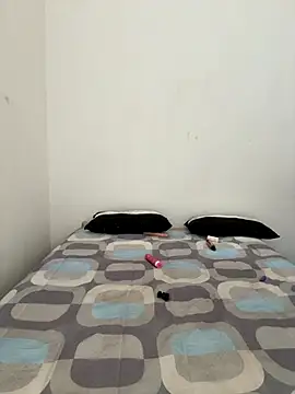 NiaLong21  online show from November 2025 02:33:01 PM