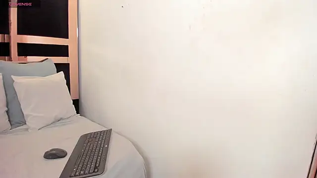 estrellanoctis online show from December 2025 02:28:01 AM