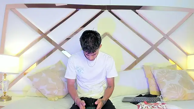 Snapshot of Aitana_valverde chatting on November 2025 07:47:01 PM Aitana valverde online show from November 2025 07:47:01 PM