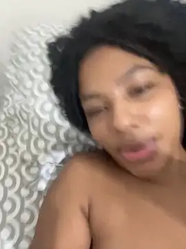 Snapshot of Alicia_Liamm chatting on November 2025 07:17:01 AM Alicia Liamm online show from November 2025 07:17:01 AM