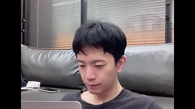 Snapshot of CouplingCry chatting on November 2025 02:20:01 PM CouplingCry online show from November 2025 02:20:01 PM