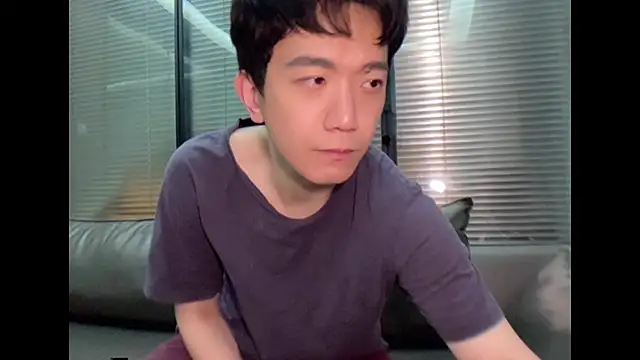 Snapshot of CouplingCry chatting on December 2025 02:48:01 PM CouplingCry online show from December 2025 02:48:01 PM