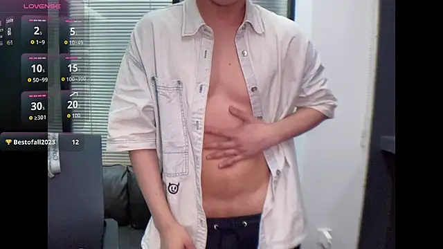 Snapshot of CouplingCry chatting on January 2026 12:32:01 PM CouplingCry online show from January 2026 12:32:01 PM