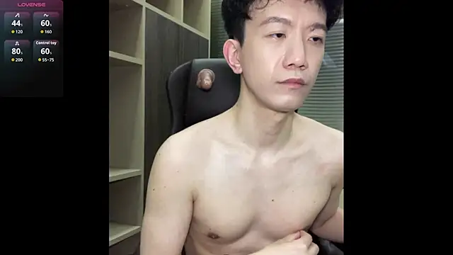 Snapshot of CouplingCry chatting on May 2026 04:04:02 PM CouplingCry online show from May 2026 04:04:02 PM