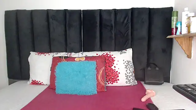 Snapshot of Miss-Berries chatting on February 2026 01:12:01 AM Miss-Berries online show from February 2026 01:12:01 AM