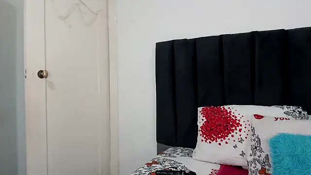 Snapshot of Miss-Berries chatting on March 2026 08:59:02 PM Miss-Berries online show from March 2026 08:59:02 PM