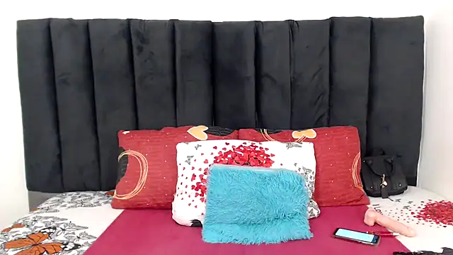 Snapshot of Miss-Berries chatting on March 2026 05:00:01 AM Miss-Berries online show from March 2026 05:00:01 AM