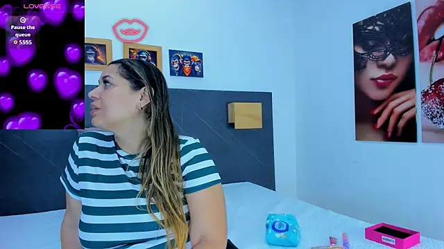Snapshot of Andhrea_Vale chatting on April 2026 12:20:01 PM Andhrea Vale online show from April 2026 12:20:01 PM