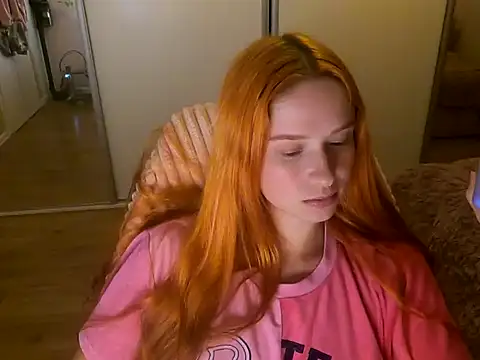 Snapshot of RedheadFairy chatting on November 2025 05:57:01 PM RedheadFairy online show from November 2025 05:57:01 PM
