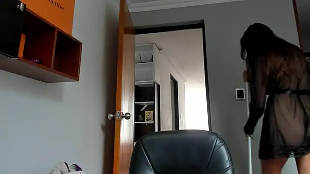 LilyGarcia online show from June 2026 05:13:02 PM