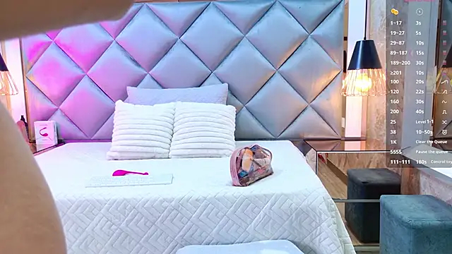 crystal gilton online show from November 2025 07:13:02 PM