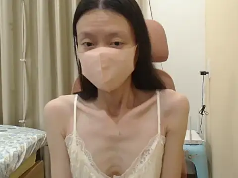 Snapshot of Lil-Cherries chatting on April 2026 05:54:01 PM Lil-Cherries online show from April 2026 05:54:01 PM