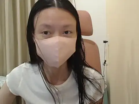 Snapshot of Lil-Cherries chatting on April 2026 02:43:01 PM Lil-Cherries online show from April 2026 02:43:01 PM