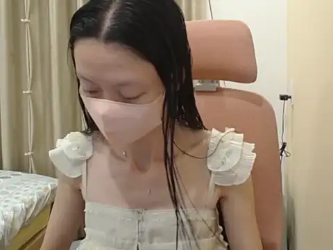Snapshot of Lil-Cherries chatting on April 2026 03:50:01 PM Lil-Cherries online show from April 2026 03:50:01 PM