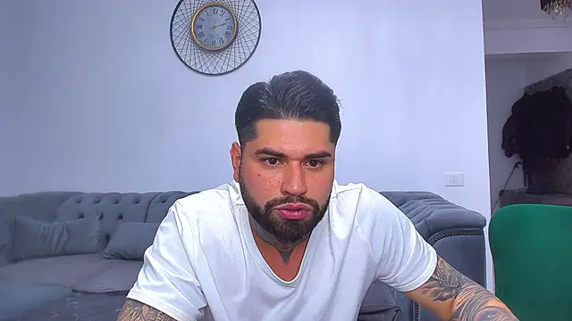 Snapshot of alexandermoris chatting on December 2025 08:48:01 PM alexandermoris online show from December 2025 08:48:01 PM