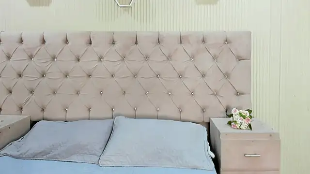 ZarinaWynne online show from June 2026 01:21:02 PM