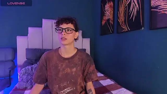 AliceMadnes online show from February 2026 12:59:02 PM