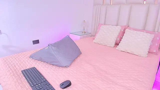 alanarose18 online show from April 2026 07:22:01 PM