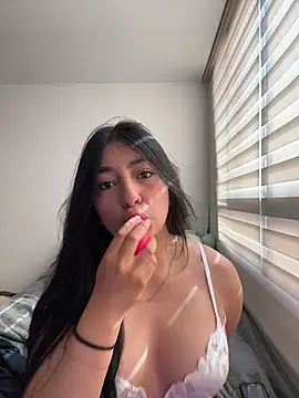 Snapshot of _camilaaa_10 chatting on November 2025 01:44:02 PM camilaaa 10 online show from November 2025 01:44:02 PM