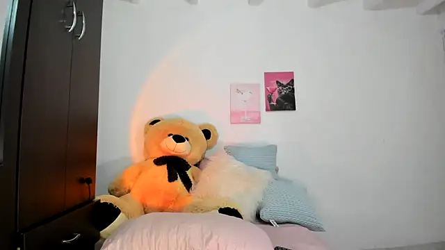 Snapshot of caro_gemm chatting on March 2026 04:18:01 AM caro gemm online show from March 2026 04:18:01 AM