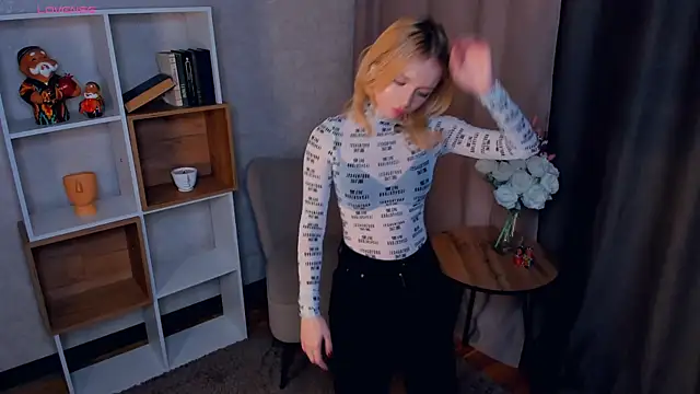 Snapshot of DoreenRuffner chatting on November 2025 04:44:02 AM DoreenRuffner online show from November 2025 04:44:02 AM