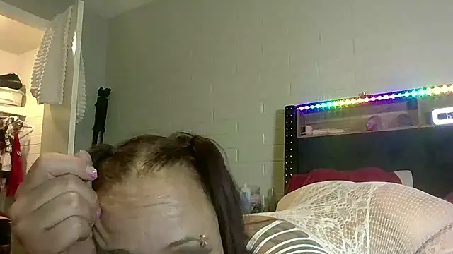 nikkibae33 online show from June 2026 01:45:02 PM