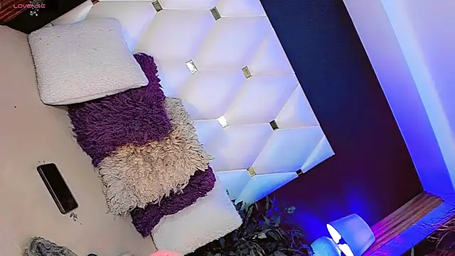 AnnaRouseQueen online show from April 2026 07:44:02 PM