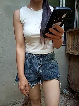 Lynn-122 online show from May 2026 07:25:01 AM