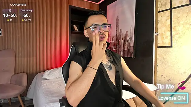 Snapshot of NicoKingg_ chatting on November 2025 01:39:02 AM NicoKingg online show from November 2025 01:39:02 AM