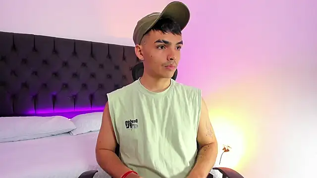 Snapshot of NicoKingg_ chatting on January 2026 01:04:01 PM NicoKingg online show from January 2026 01:04:01 PM