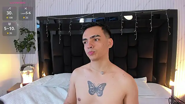 Snapshot of NicoKingg_ chatting on March 2026 12:33:02 PM NicoKingg online show from March 2026 12:33:02 PM