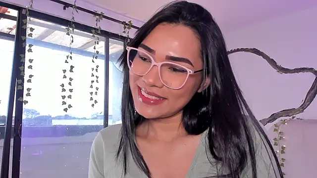 Snapshot of katemooss_ chatting on November 2025 12:47:01 PM katemooss online show from November 2025 12:47:01 PM