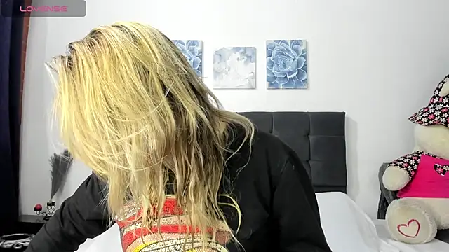 ariannawil online show from April 2026 10:40:02 PM