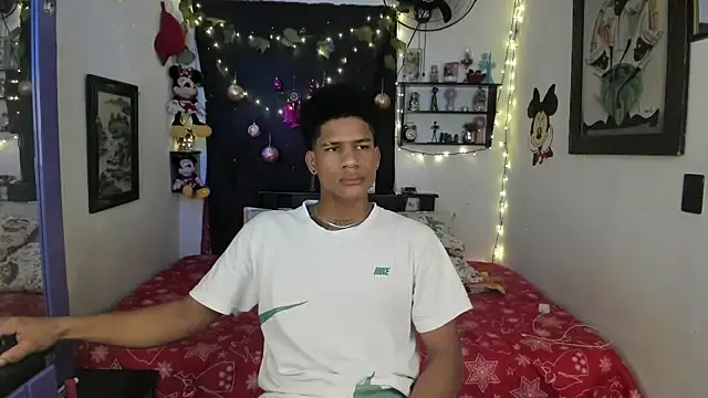 Snapshot of JUANBIGCOCK21CM chatting on December 2025 09:21:01 PM JUANBIGCOCK21CM online show from December 2025 09:21:01 PM