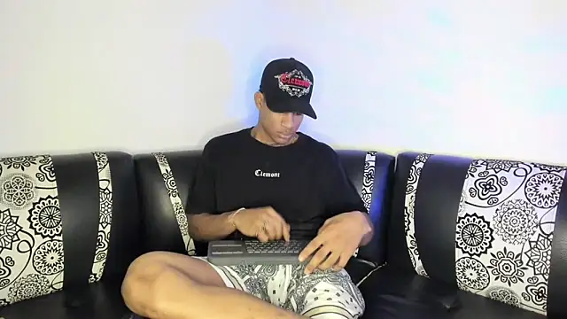 JUANBIGCOCK21CM online show from April 2026 05:41:02 PM