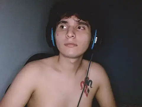 suggarboy03 online show from November 2025 02:43:02 AM