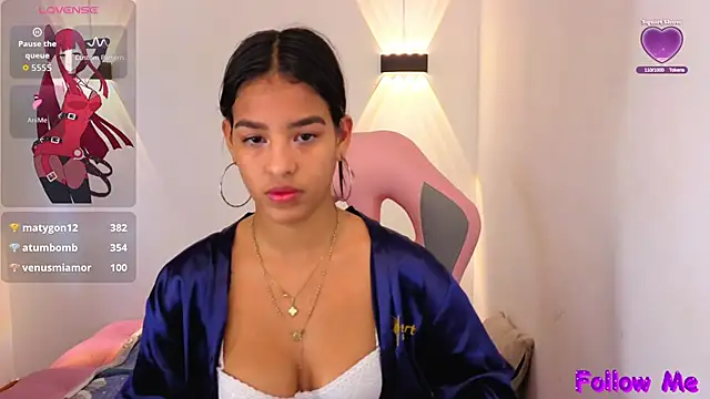 alexandraclaire9 online show from December 2025 02:56:02 PM