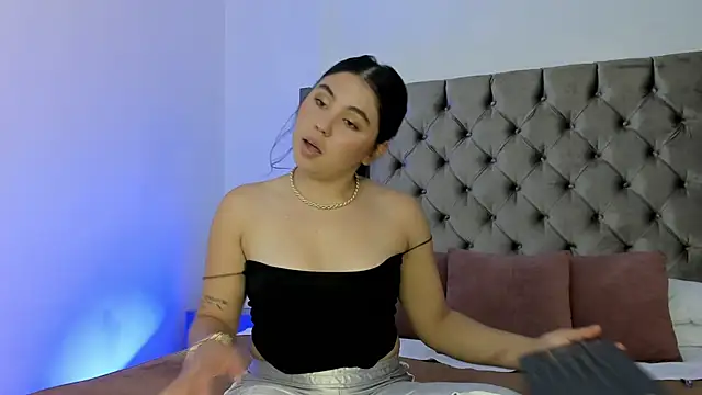 NikkiBotero online show from November 2025 05:36:02 PM