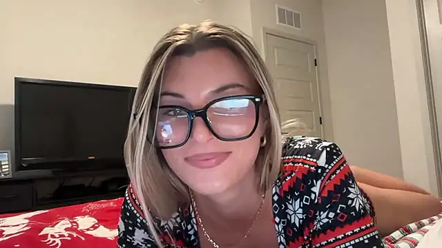 Snapshot of RosieCheeks_ chatting on November 2025 10:21:01 PM RosieCheeks online show from November 2025 10:21:01 PM