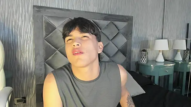 Mike Harper online show from November 2025 03:27:02 AM