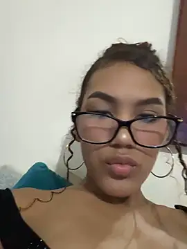 Snapshot of luciagray1 chatting on April 2026 12:22:01 AM luciagray1 online show from April 2026 12:22:01 AM